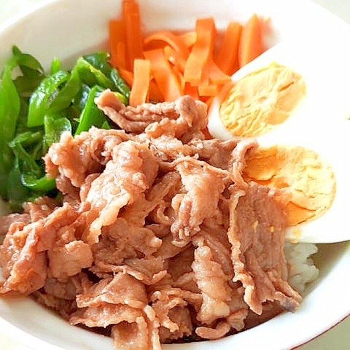 スタミナつく？豚こまと夏野菜のビビンバ風丼♪